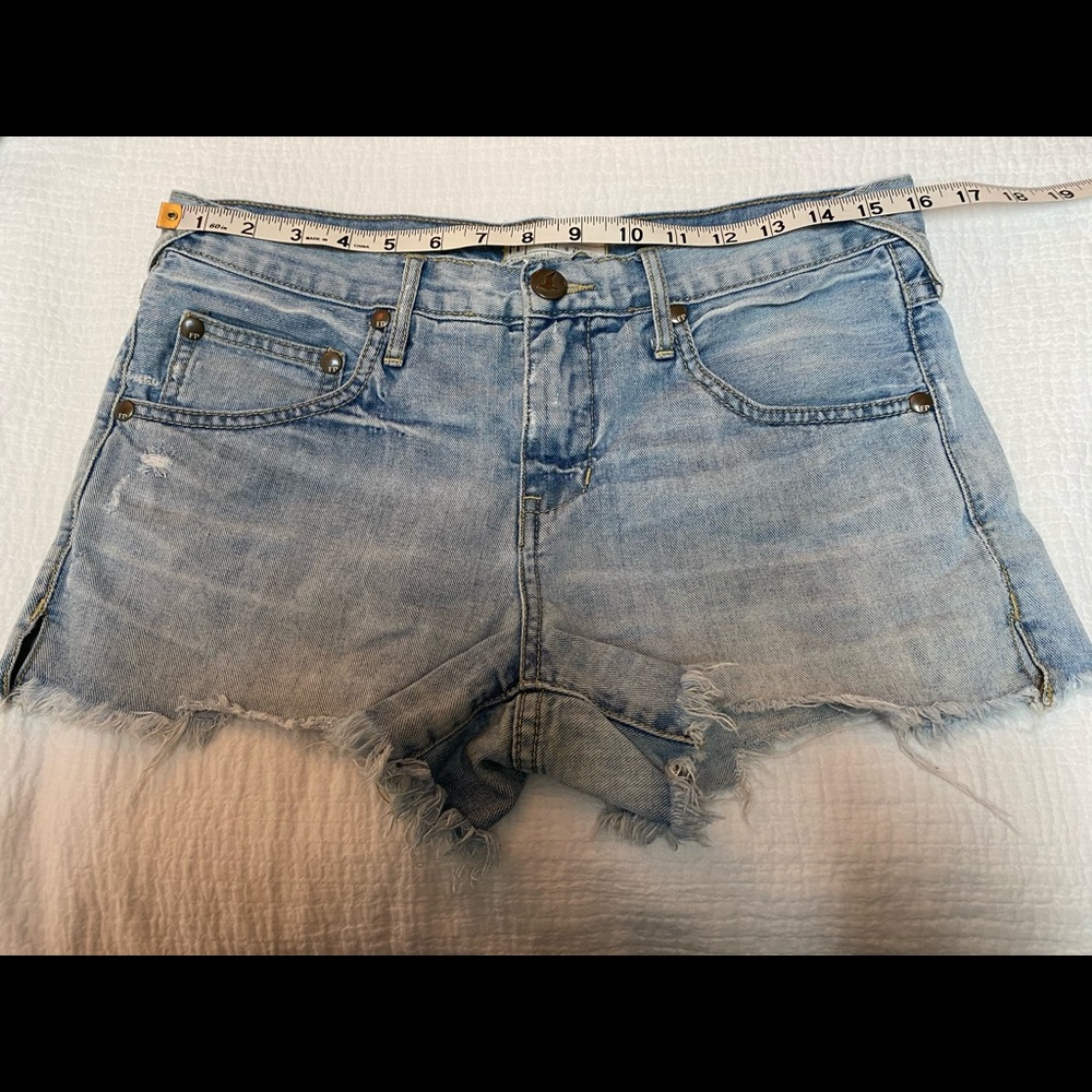 Free People Raw Hem distressed Jean shorts Size 27 - Picture 8 of 12